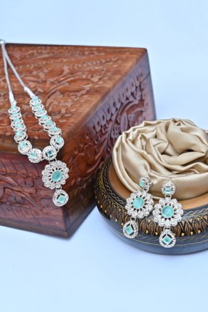 Elegant Indian Zircon Necklace Set (Copy)