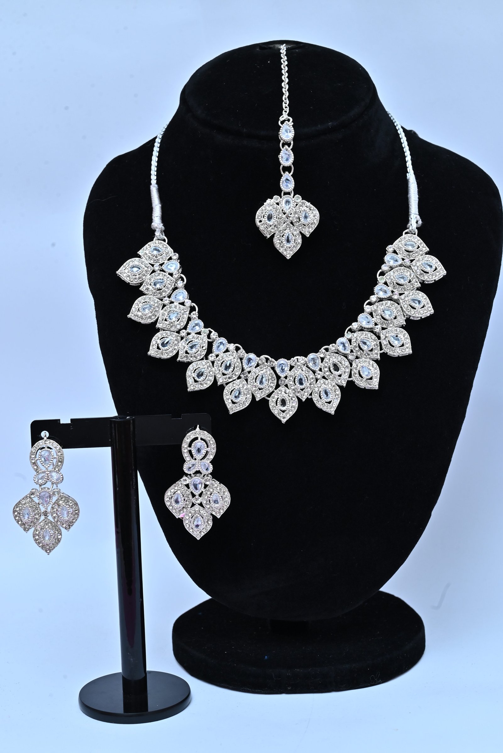 Elegant Indian Zircon Necklace Set - Image 2